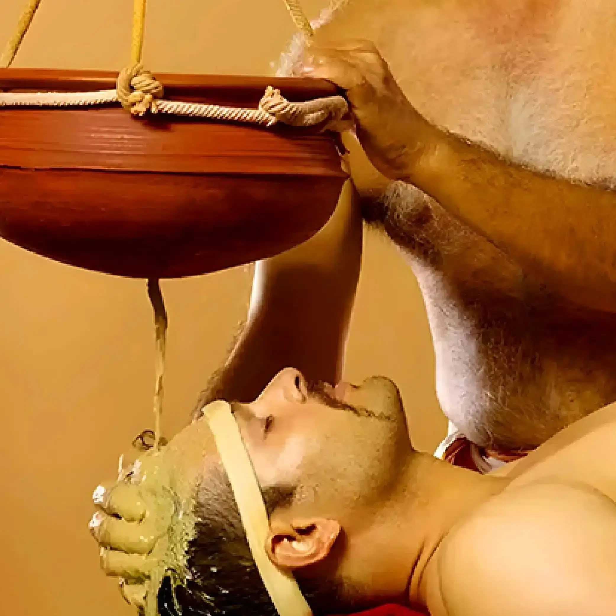 Ayurvedic Treatments 500 x 500_15. Thakra Dhara 500 x 500 1