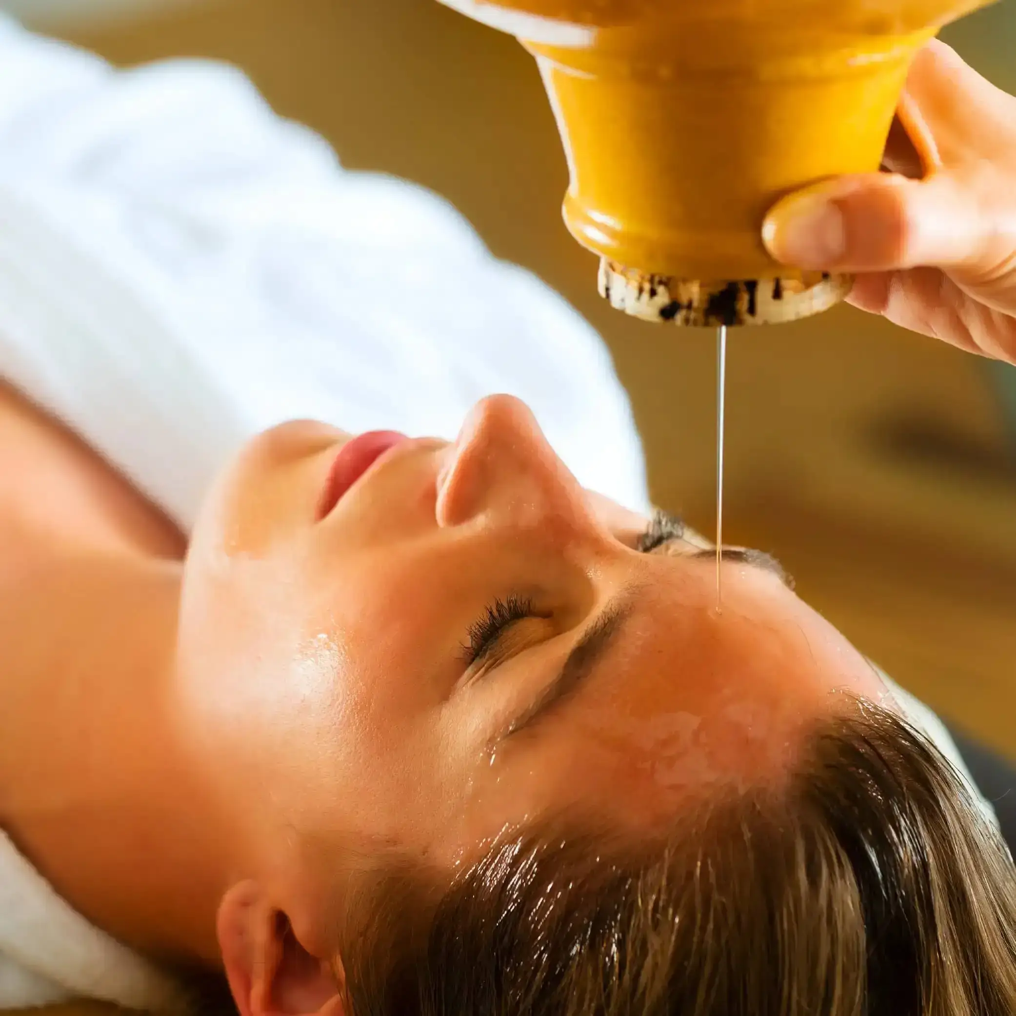 Ayurvedic Treatments 500 x 500_16. Shirodhara 500 x 500 1